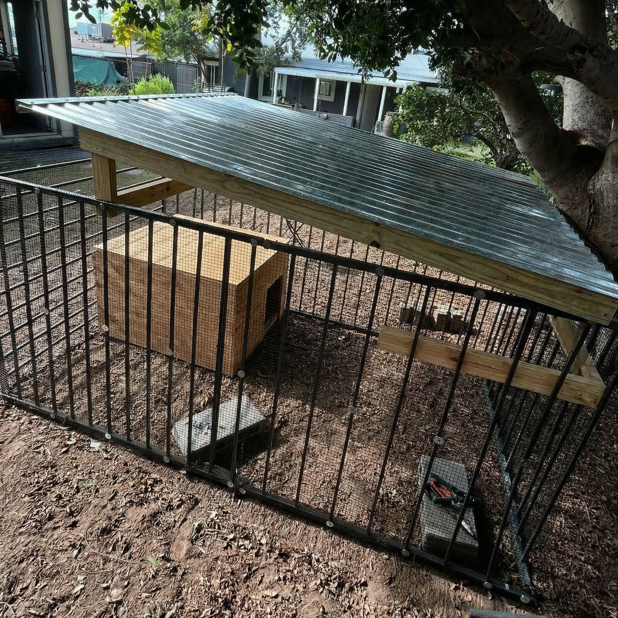 please draw an angled liftable corrugated metal roof mounted to the top of this fence chicken coop wall structure, add a plywood sleeping box and wood to put the roof to the walls