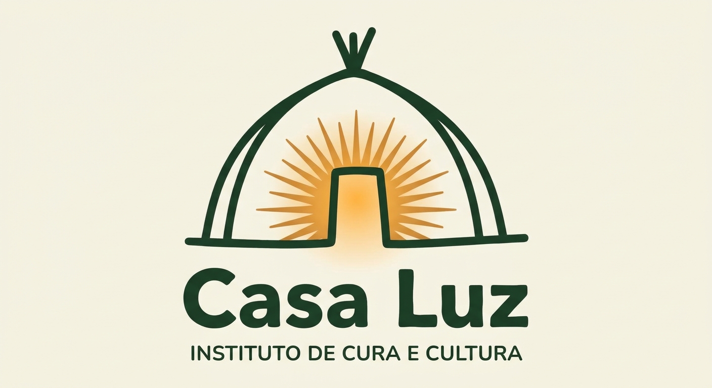 Modern miniLogotipo da "Casa Luz", instituto de cura espiritual e cultura indígena brasileira: símbolo de uma casa de silhueta arqueada (oca/cabana) com luz dourada-âmbar transbordando pela porta, como sol entrando numa clareira. Ilustração vetorial chapada, traço grosso e humano, verde-floresta profundo + âmbar quente sobre creme. Enraizado e sereno — sem new age cósmico, sem néon, sem estética de clínica.malist logo design for a tech startup